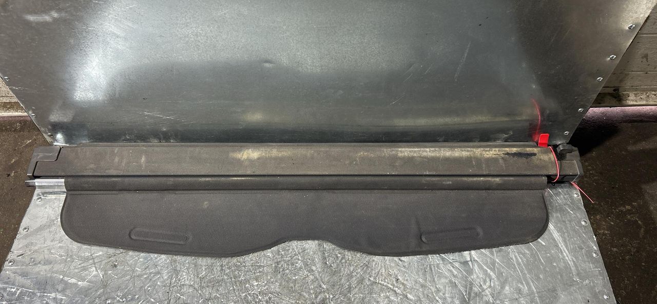 шторка багажника Audi 80 8C/B4 1992, 2.0 л., бензин, 5МКПП, зелёный, универсал