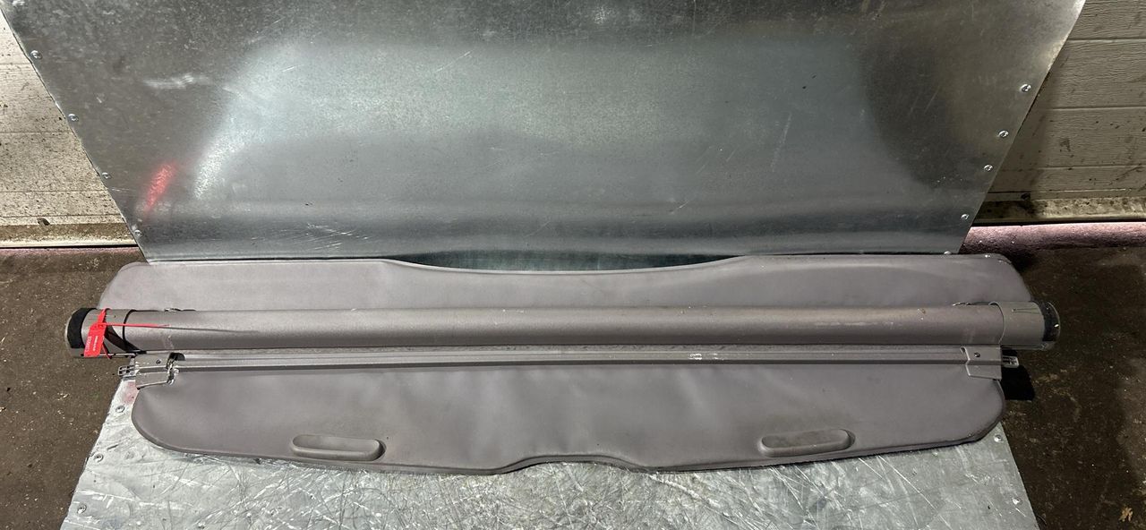 шторка багажника Peugeot 307 1 поколение 2002, 1.6 л., NFU (TU5JP4), бензин, 5МКПП, универсал