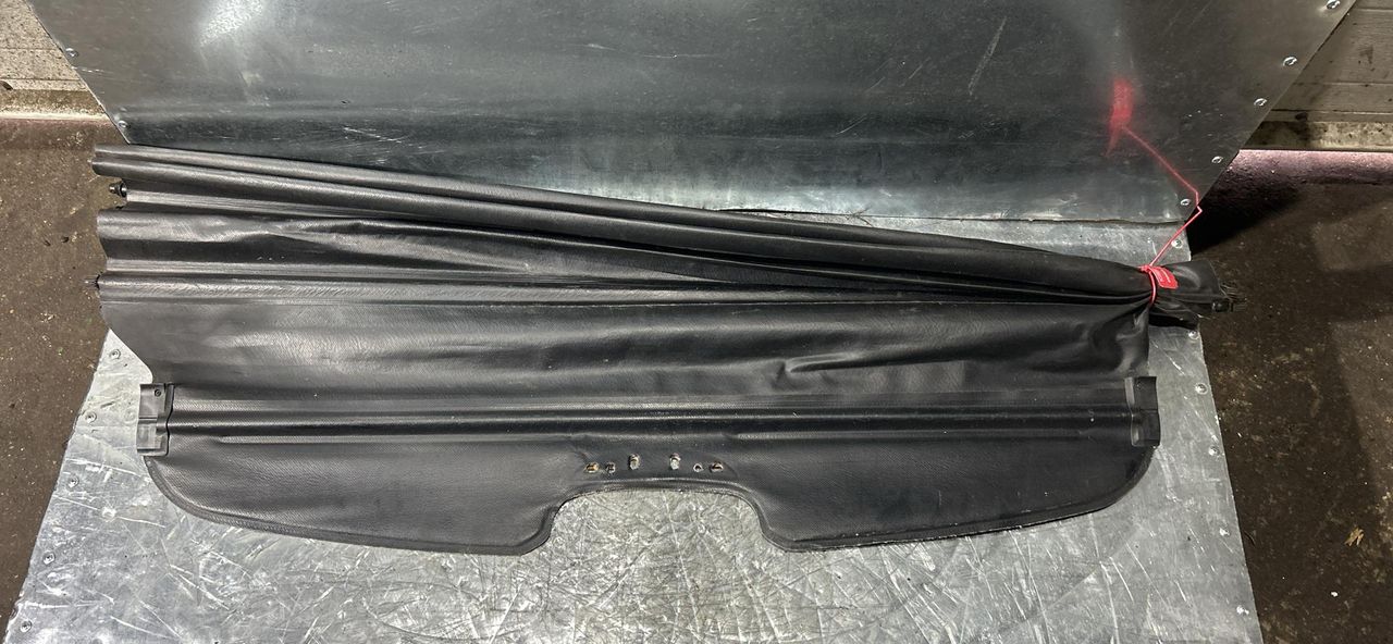 шторка багажника Opel Vectra B [рестайлинг] 1999, 1.8 л., X 18 XE, бензин, 5МКПП, серебро, универсал