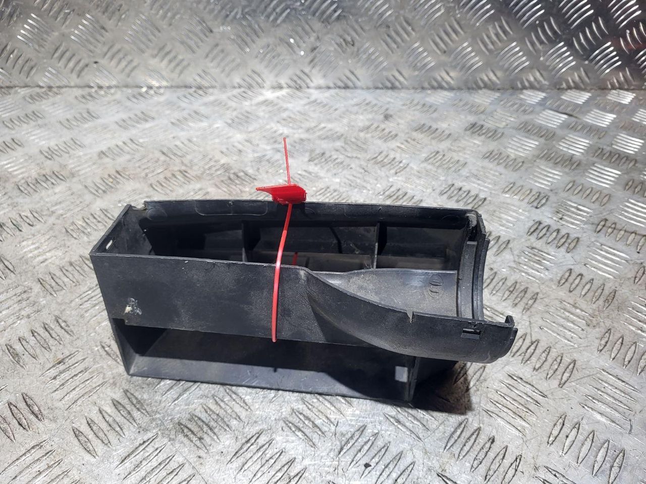 воздухозаборник Volkswagen Passat B6 2009, 2.0 л., CBAA, дизель, 6МКПП, седан, 1K0805962A