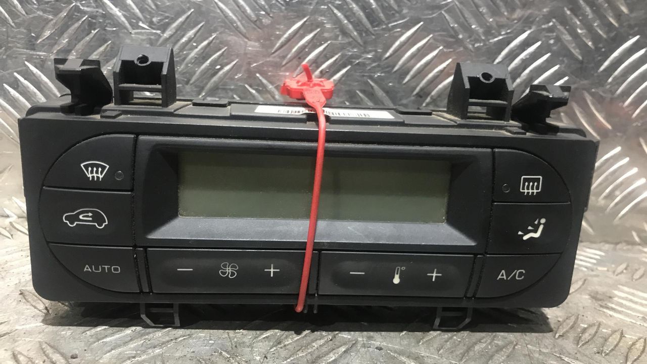 блок управления печки / климат-контроля Citroen C2 1 поколение 2005, 1.6 л., бензин, МКПП, хетчбэк 5 дв., 96530443XT