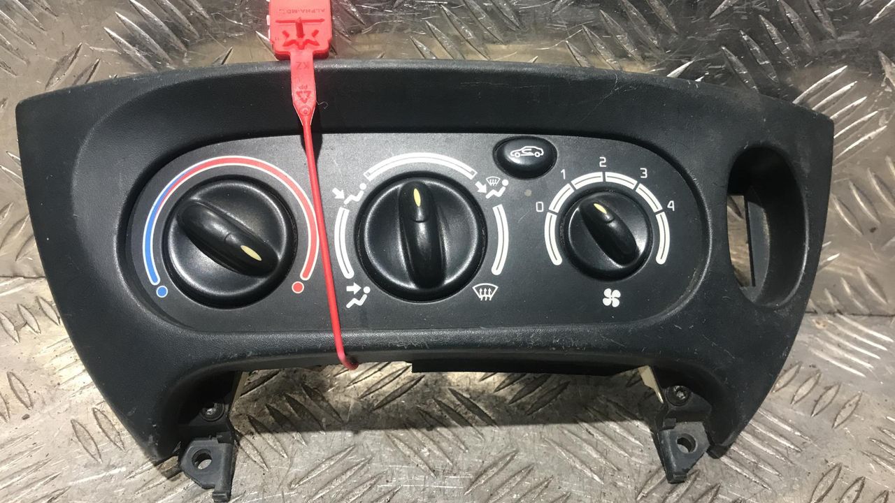 блок управления печки / климат-контроля Renault Megane 1 поколение 1997, 1.6 л., бензин, МКПП, firebrick, седан, 655738N, 101214