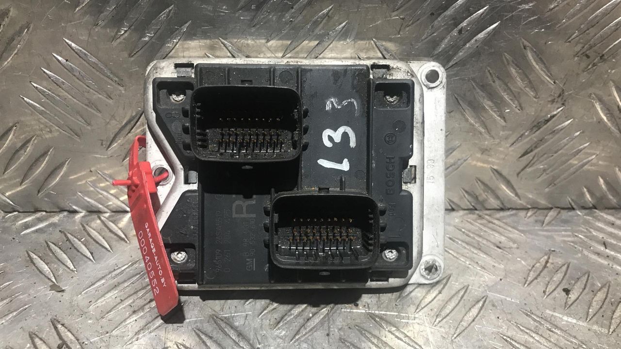 блок управления двигателем Opel Corsa B 1998, 1.2 л., бензин, МКПП, седан, 0262204475, 90532610