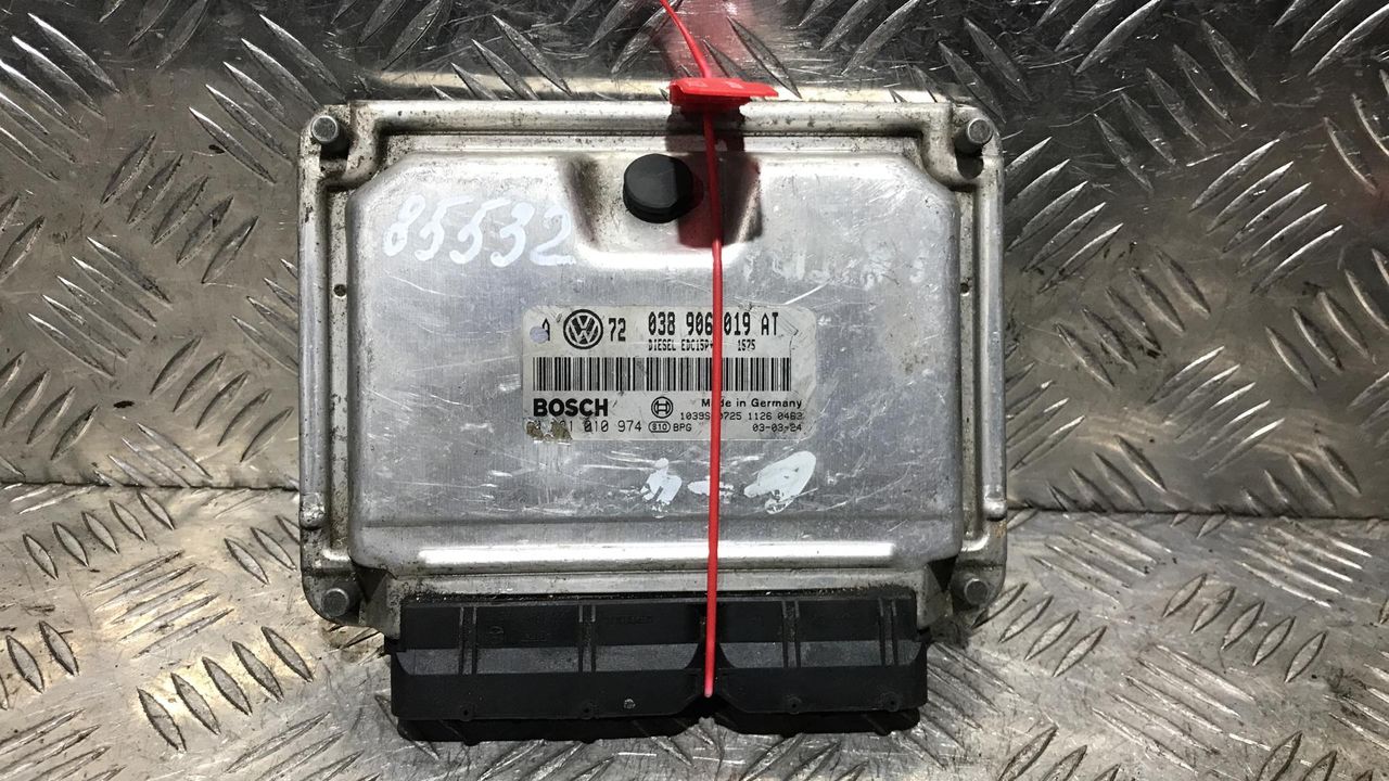 блок управления двигателем Volkswagen Golf 4 поколение 2003, 1.9 л., дизель, МКПП, 038906019AT, 0281010974