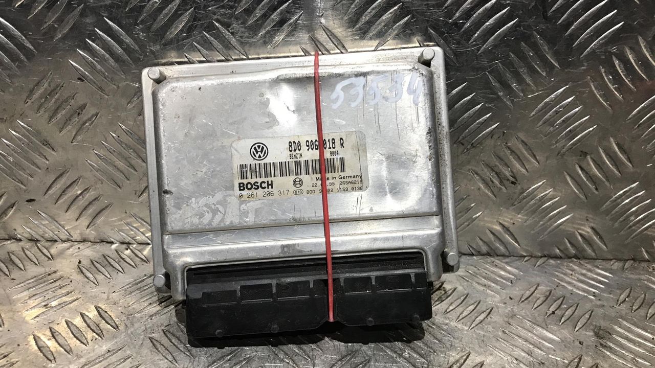 блок управления двигателем Volkswagen Passat B5 1999, 1.8 л., бензин, 5МКПП, синий, универсал, 8D0906018R, 0261206317