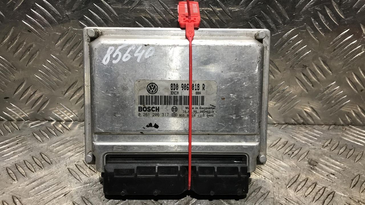 блок управления двигателем Audi A4 B5 1999, 1.8 л., бензин, МКПП, 8D0906018R, 0261206317