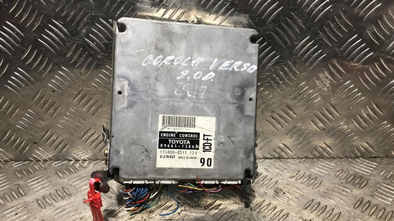 блок управления двигателем Toyota Corolla Verso 1 поколение E121 2001, 2.0 л., 1CD-FTV, дизель, 5МКПП, минивэн, 89661-13060, 175800-5211