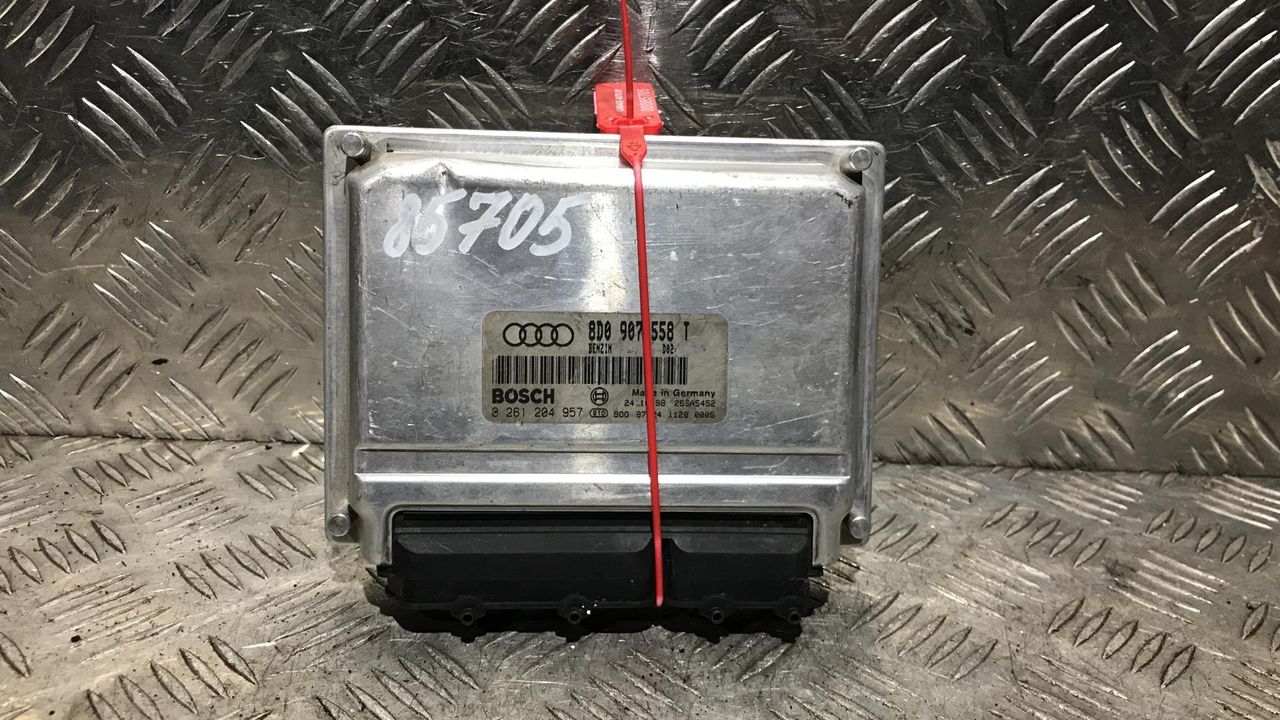 блок управления двигателем Audi A4 B5 1998, 1.8 л., бензин, МКПП, седан, 8D0907558T, 0261204957