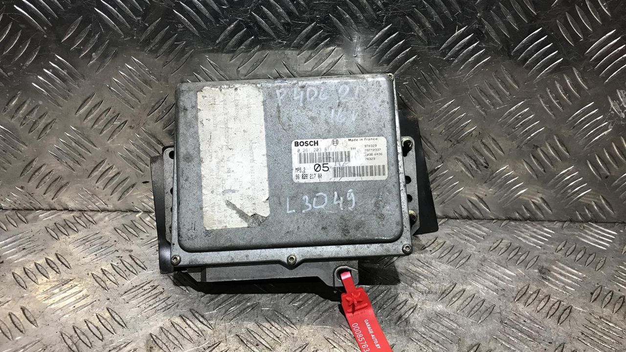 блок управления двигателем Peugeot 406 1 поколение 1997, 2.0 л., бензин, МКПП, седан, 0261203811, 9622821780