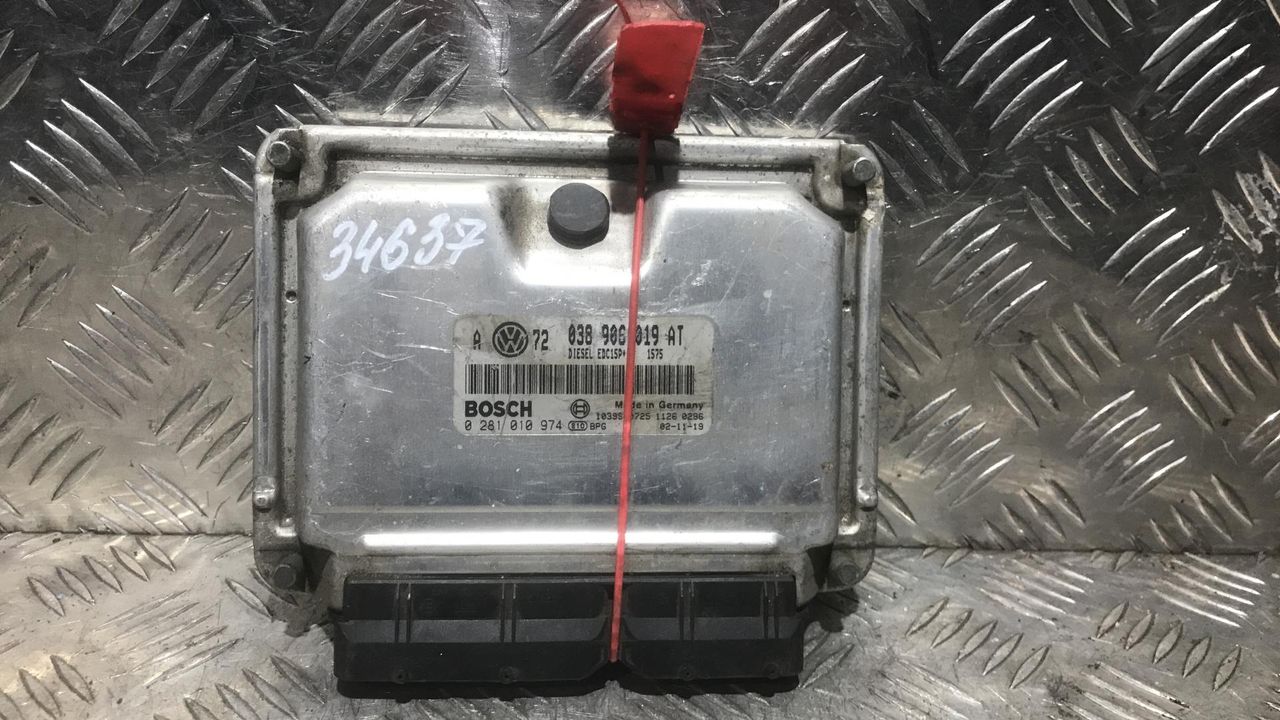 блок управления двигателем Volkswagen Golf 4 поколение 2002, 1.9 л., дизель, МКПП, хетчбэк 5 дв., 038906019AT, 0281010974