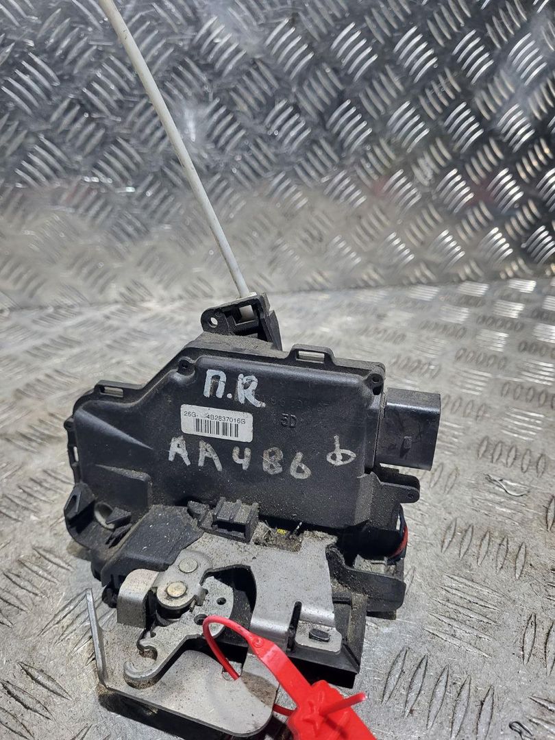 замок двери передней правой Audi A4 B6 2002, 1.9 л., дизель, МКПП, универсал, 4B2837016