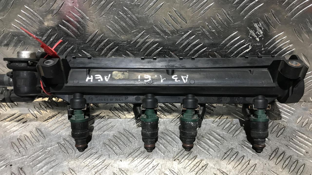 форсунка Audi A3 8L 1997, 1.6 л., бензин, МКПП, хетчбэк 5 дв., 037906031AA
