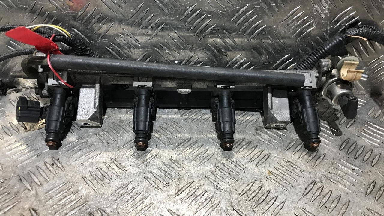форсунка Ford Focus 1 поколение 2001, 1.8 л., бензин, МКПП, 0280155819
