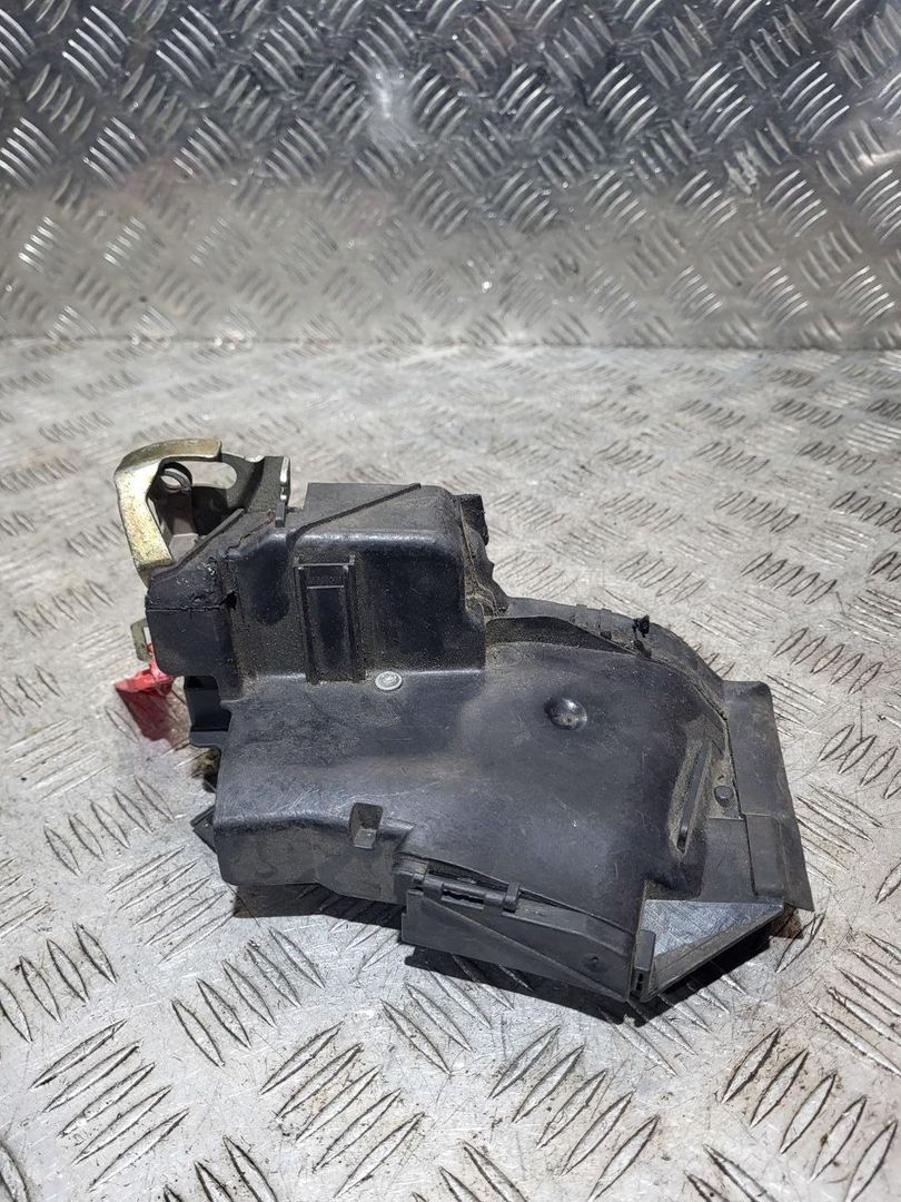 замок двери передней правой BMW 5 серия E39 1999, универсал, 8205225