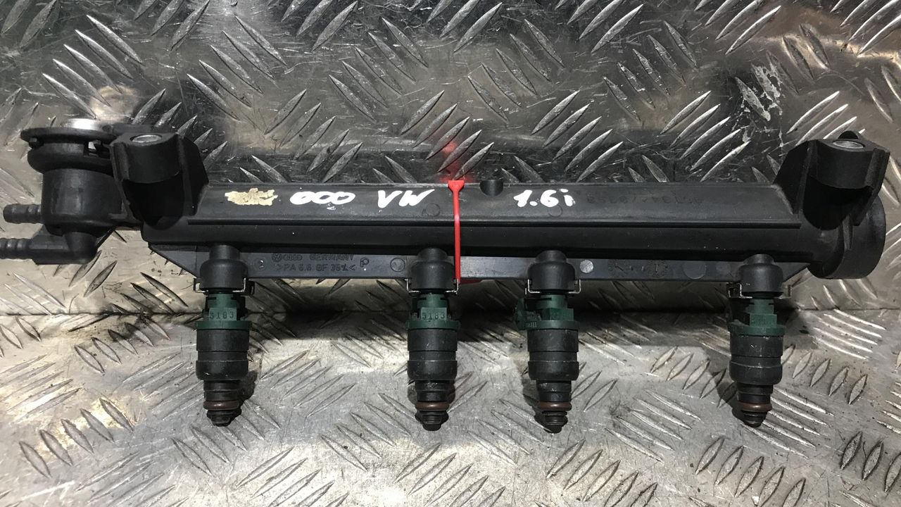 форсунка Audi A3 8L 1996, 1.6 л., бензин, МКПП, 037906031AA