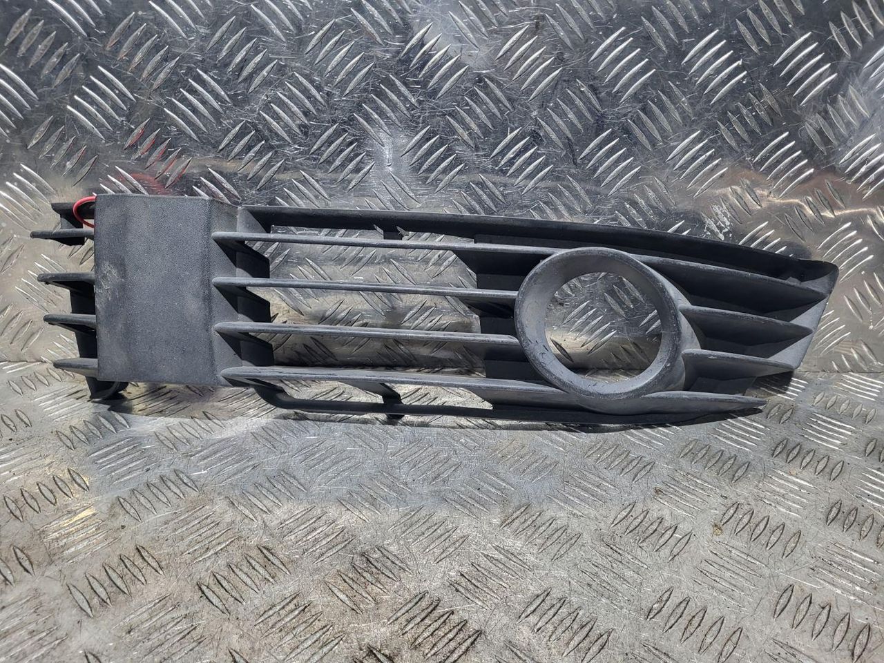 заглушка (решетка) в бампер Volkswagen Passat B5 [рестайлинг] 2000, 1.8 л., бензин, МКПП, седан, 3B0853665L