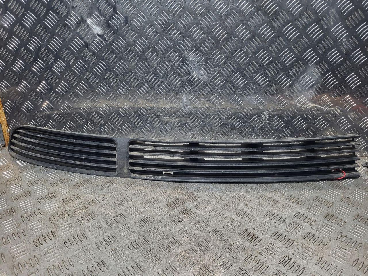 заглушка (решетка) в бампер Volkswagen Passat B5 1998, 1.9 л., дизель, МКПП, универсал, 3B0853667