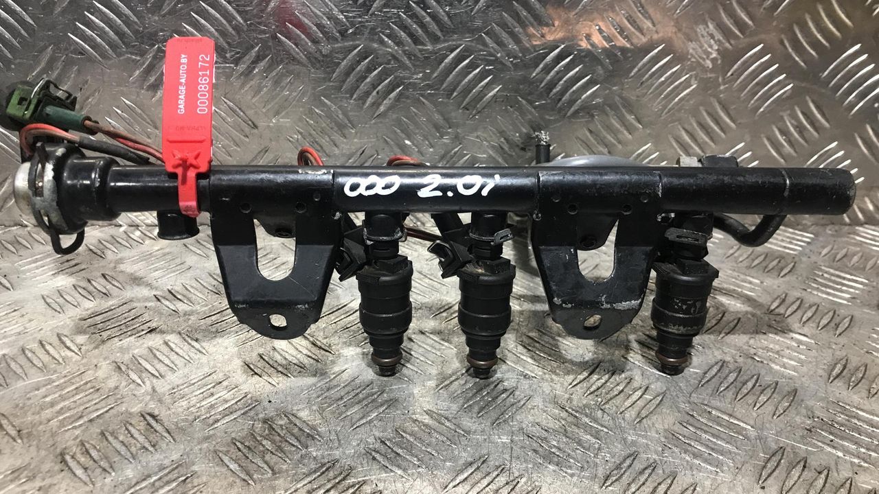 форсунка Audi 80 8C/B4 1994, 2.0 л., бензин, МКПП, седан, 037906031P