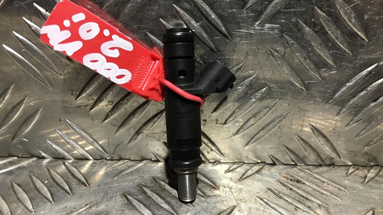 форсунка Audi A4 B6 2003, 2.0 л., бензин, МКПП, 06B133551T
