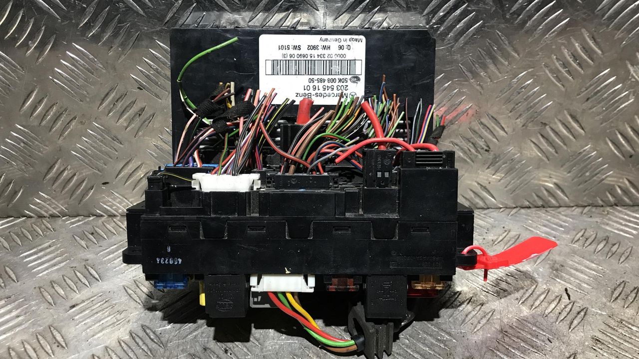 блок предохранителей Mercedes-Benz C-Класс W203/S203/CL203 2002, 2.2 л., дизель, 6МКПП, черный, универсал, 2035451601, 485-50