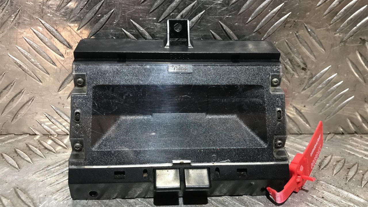 дисплей Renault Laguna 1 поколение 1997, 1.8 л., бензин, МКПП, 7700822080