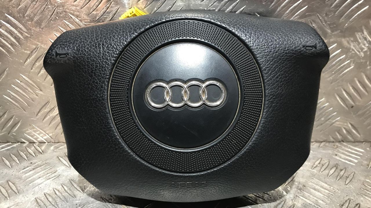 подушка безопасности водителя Audi A6 4B/C5 1998, 2.4 л., бензин, МКПП, универсал