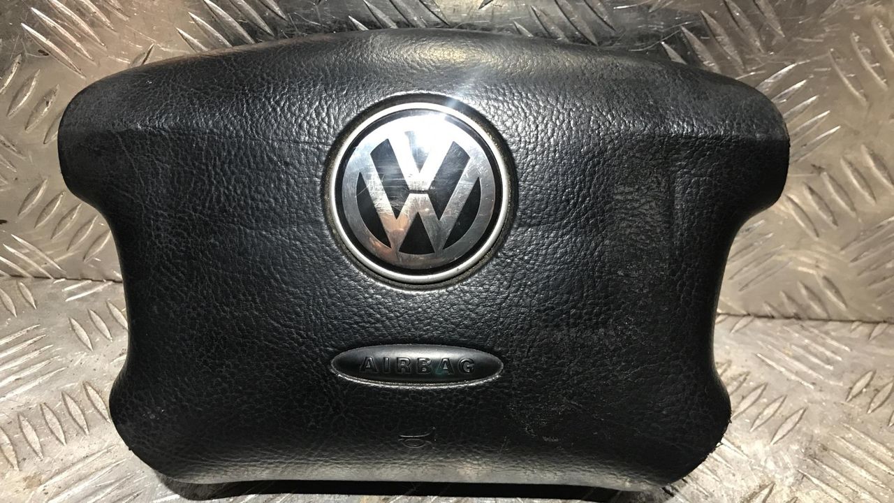 подушка безопасности водителя Volkswagen Sharan 1 поколение [рестайлинг] 2001, 2.8 л., бензин, МКПП, минивэн, 3B0880201BH