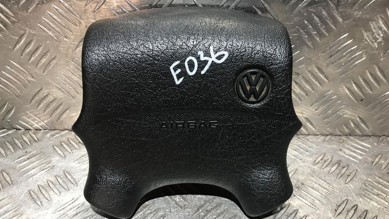 подушка безопасности водителя Volkswagen Golf 3 поколение 1995, 1.9 л., дизель, МКПП, хетчбэк 5 дв.