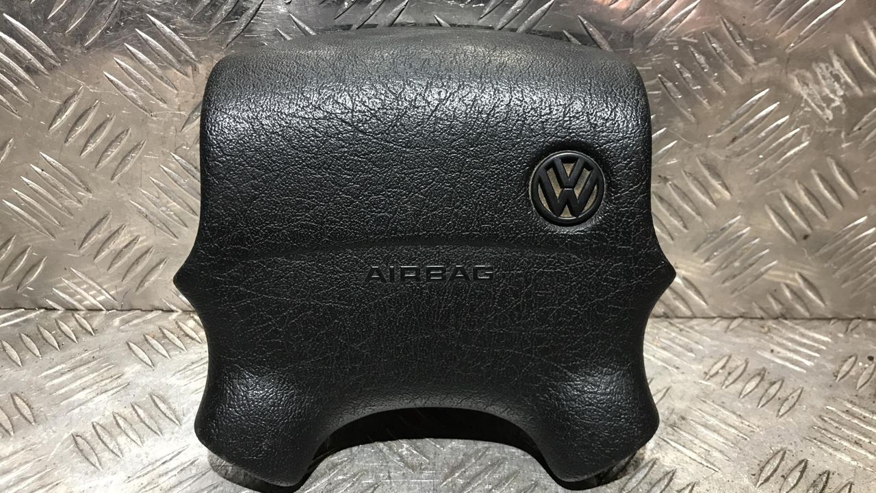 подушка безопасности водителя Volkswagen Passat B4 1995, 1.8 л., бензин, МКПП, универсал