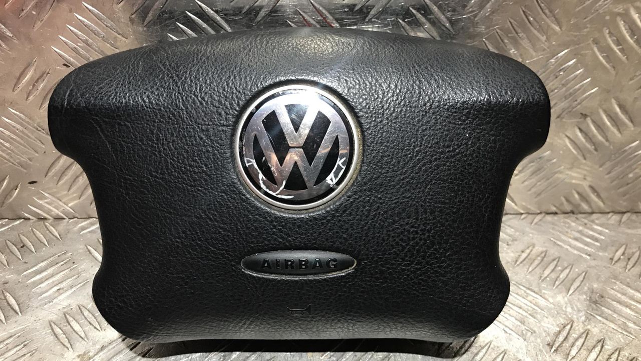 подушка безопасности водителя Volkswagen Passat B5 [рестайлинг] 2003, 2.8 л., бензин, МКПП, седан, 3B0880201M