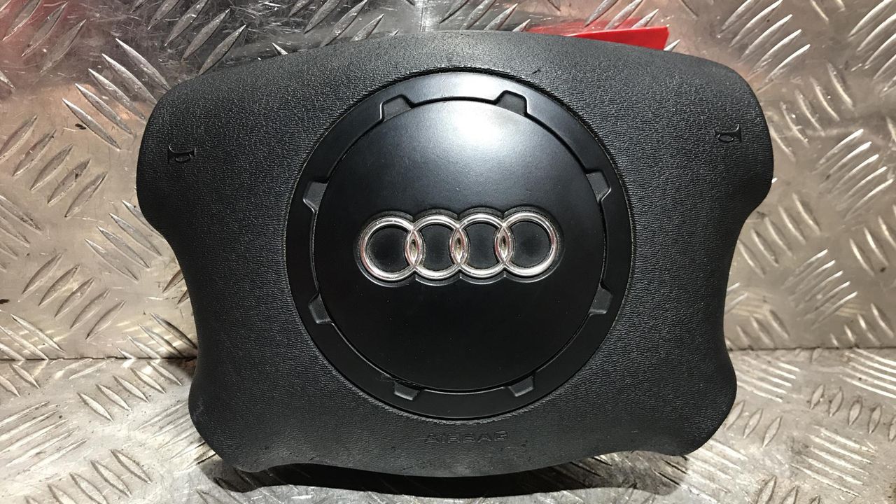 подушка безопасности водителя Audi A3 8L 1997, 1.6 л., бензин, МКПП, хетчбэк 5 дв., 8L0880201AQ4