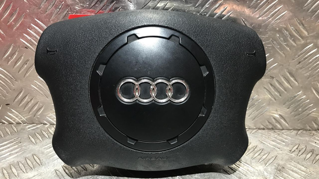 подушка безопасности водителя Audi A3 8L 1996, 1.8 л., бензин, МКПП, хетчбэк 5 дв., 8L0880201AQ4
