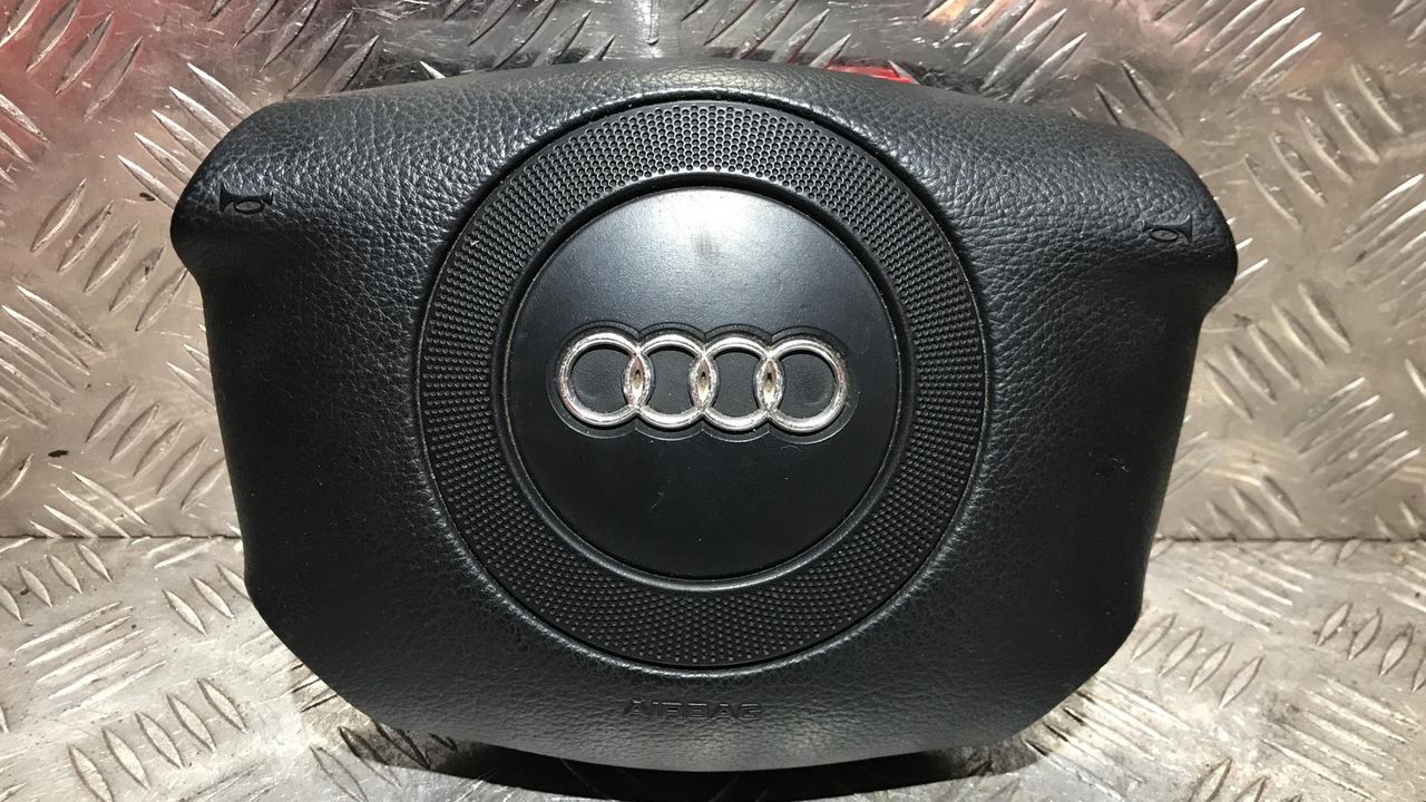 подушка безопасности водителя Audi A6 4B/C5 1998, 2.4 л., бензин, МКПП, седан, 4B0880201Q