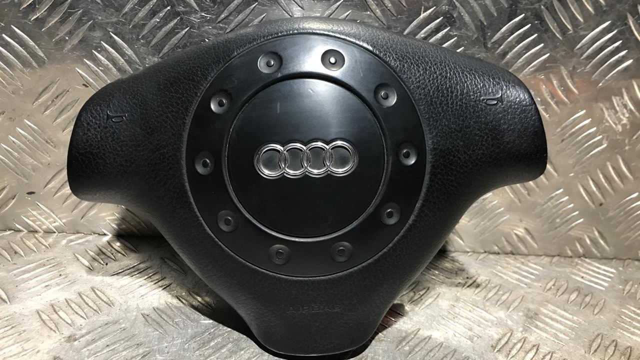 подушка безопасности водителя Audi A6 4B/C5 1998, 2.4 л., бензин, МКПП