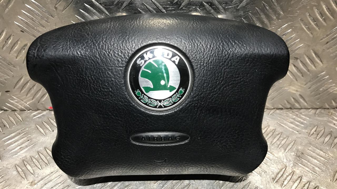 подушка безопасности водителя Skoda Octavia 1 поколение (A4) [рестайлинг] 2004, 1.9 л., ALH, дизель, 5МКПП, универсал, 1U0880201K