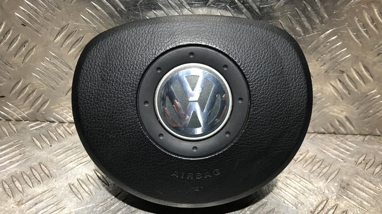 подушка безопасности водителя Volkswagen Polo 4 поколение 2001, 1.4 л., бензин, МКПП, хетчбэк 5 дв., 1T0880201A