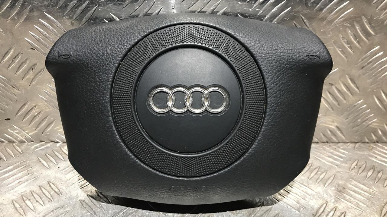 подушка безопасности водителя Audi A6 4B/C5 1999, 2.4 л., бензин, МКПП, 4B0880201Q