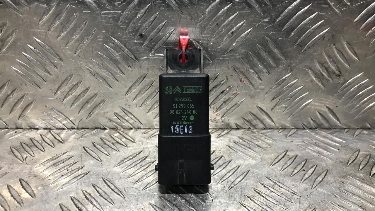 реле накала свечей Citroen C4 Picasso 2 поколение 2013, 1.6 л., HDi, дизель, МКПП, 9802424080, 51299065