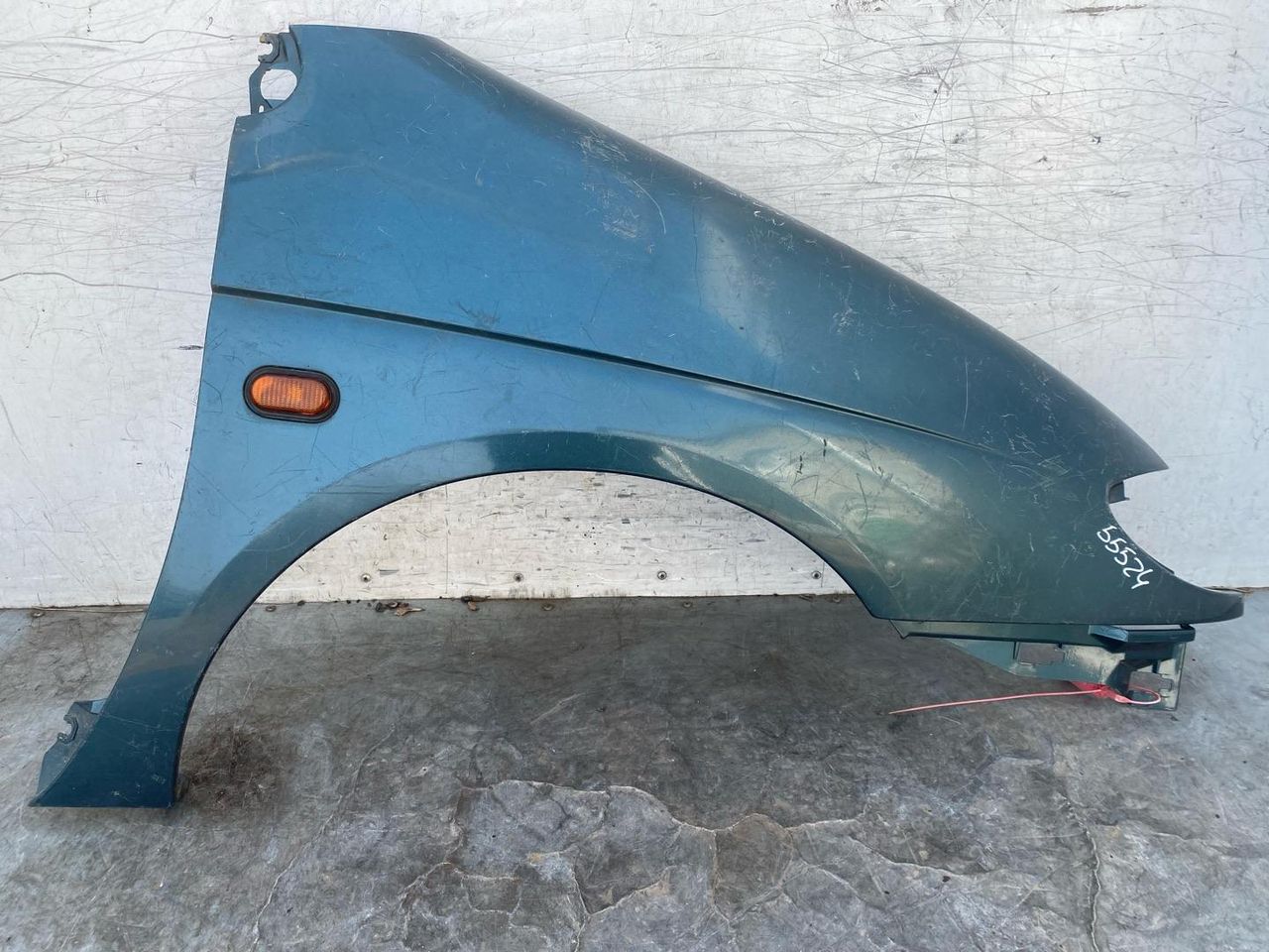 крыло переднее правое Renault Scenic 1 поколение 1998, 1.6 л., бензин, 5МКПП, минивэн