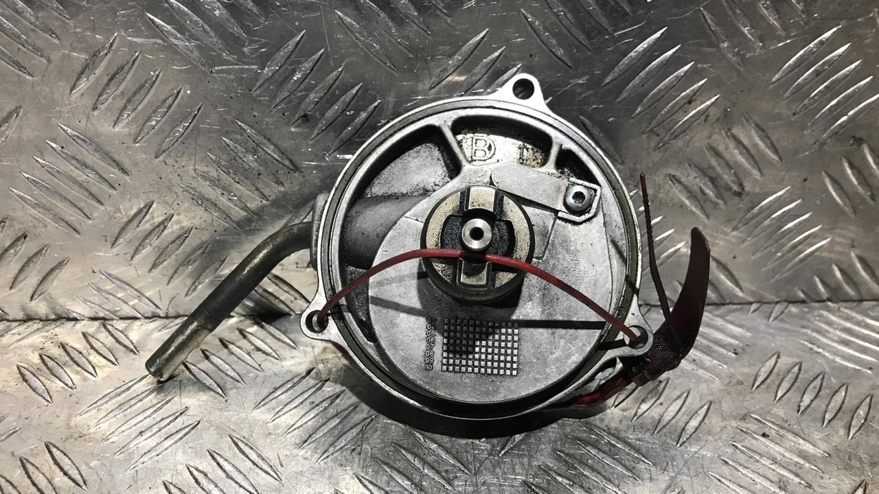 насос вакуумный Mercedes-Benz A-Класс W168/V168 [рестайлинг] 2002, 1.7 л., дизель, МКПП, минивэн, A6682300165
