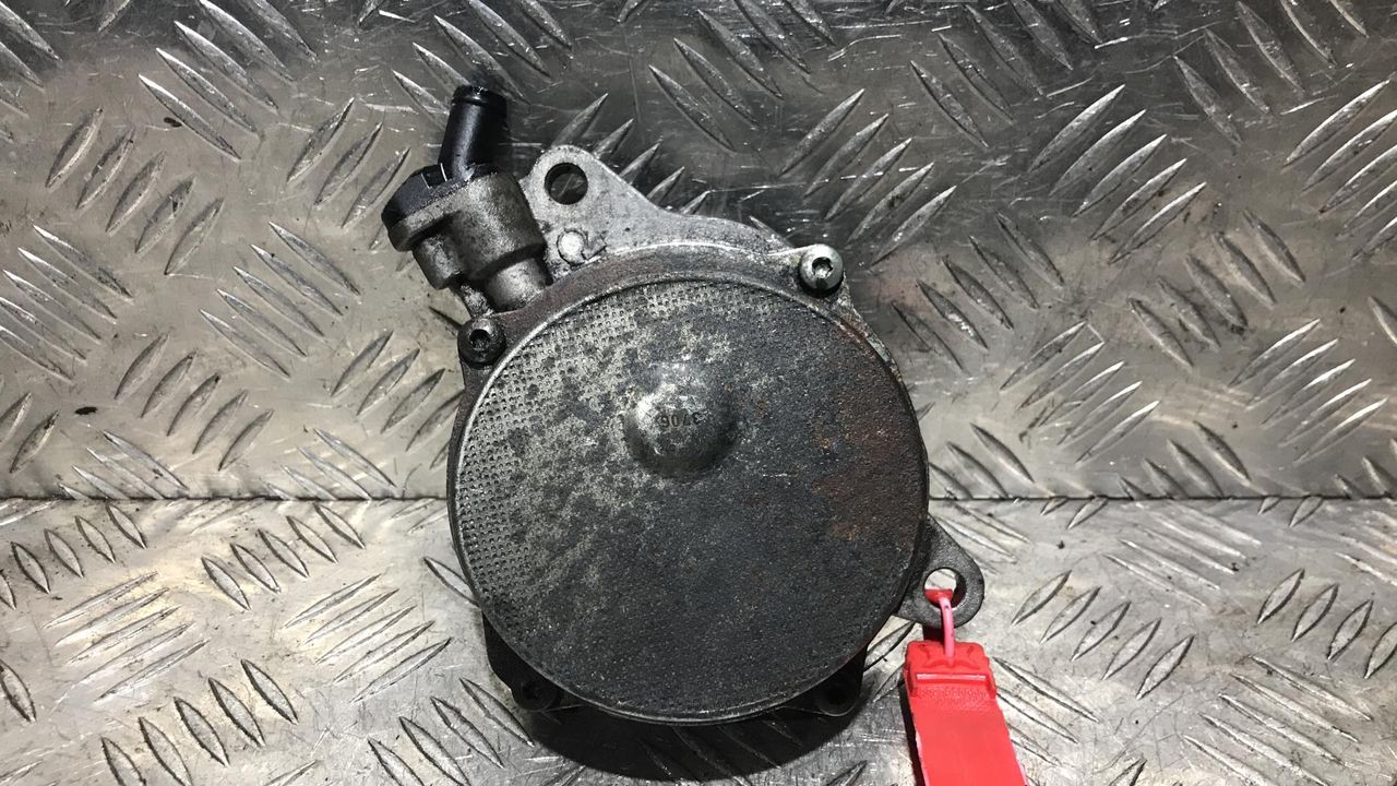 насос вакуумный BMW 5 серия E60/E61 2006, 2.5 л., дизель, МКПП, 7.00437.012, 7791232