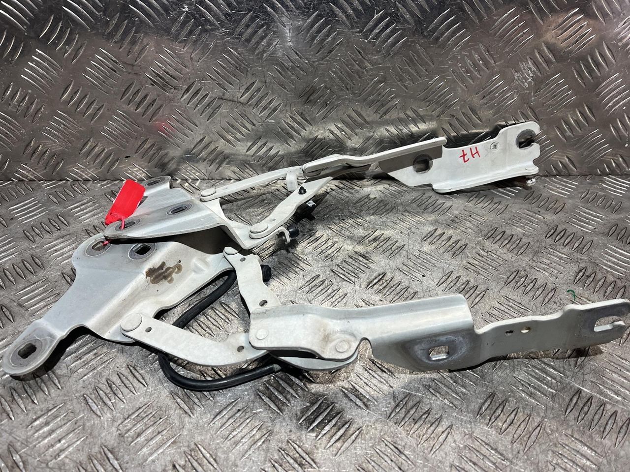 петля капота правая BMW X1 E84 2011, 3.0 л., N52 B30 A, бензин, АКПП, внедорожник 5 дв., полный привод, 2990360, 2990359