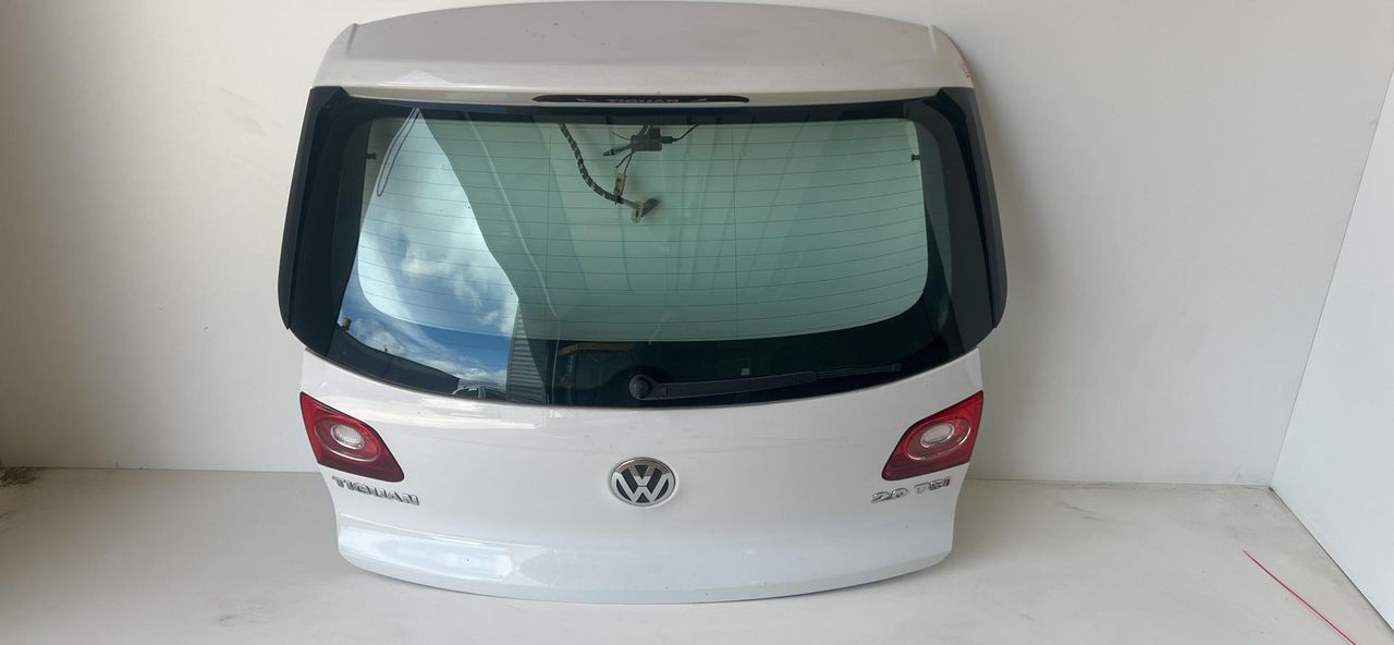 крышка багажника (дверь 3-5) Volkswagen Tiguan 1 поколение 2008, 2.0 л., CAWB, бензин, АКПП, внедорожник 5 дв., полный привод, 5N0827025G