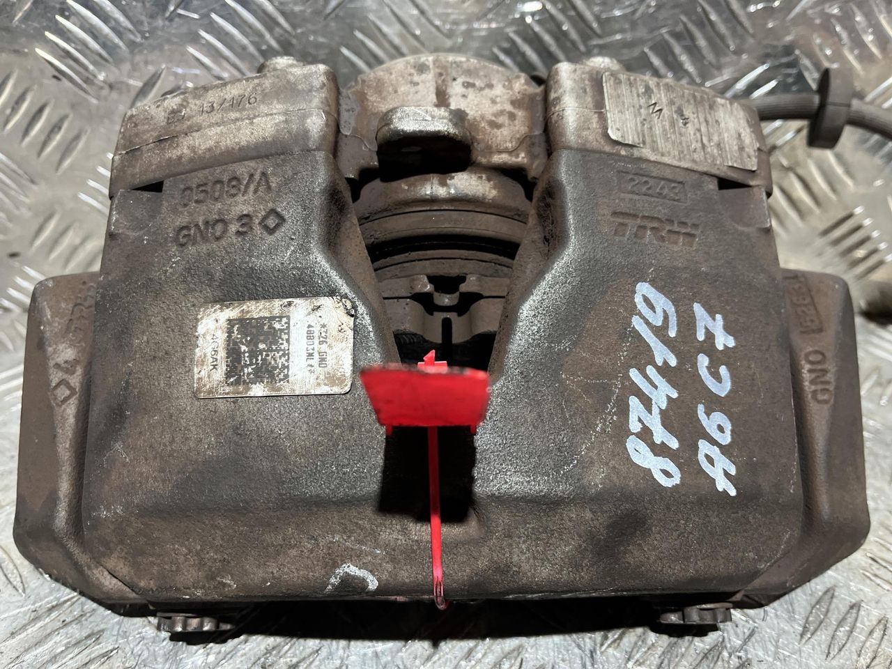 суппорт передний правый Audi A6 4G/C7 2013, 2.8 л., CHVA, бензин, АКПП, седан, полный привод, 4G0106AK