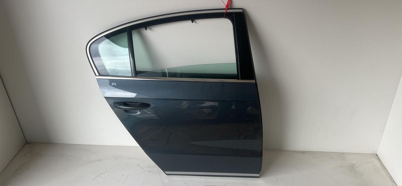 дверь задняя правая Volkswagen Passat B7 2012, 1.8 л., CDAA, бензин, АКПП, седан, 3AE833056