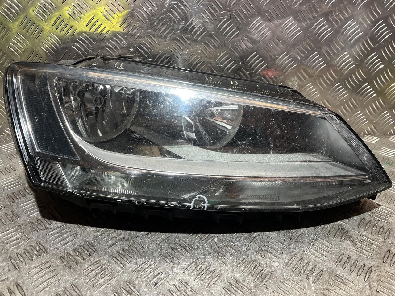 фара правая Volkswagen Jetta 6 поколение 2012, 1.6 л., бензин, АКПП, седан