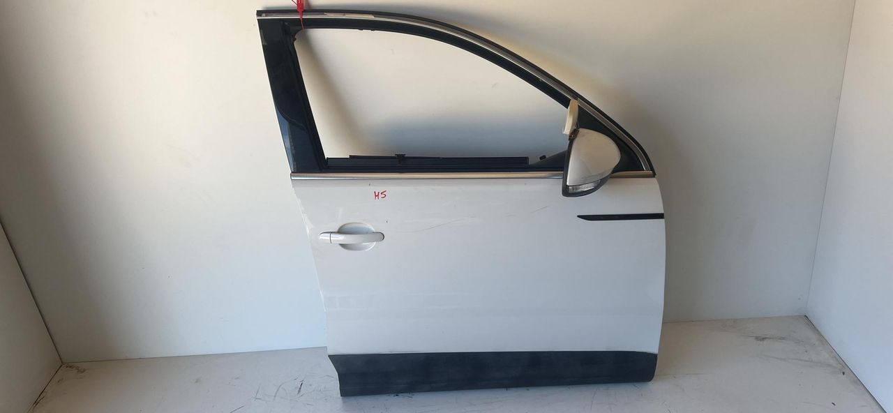 дверь передняя правая Volkswagen Tiguan 1 поколение 2008, 2.0 л., CAWB, бензин, АКПП, внедорожник 5 дв., полный привод, 5N0831056B