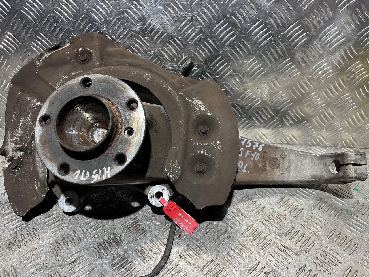 ступица передняя левая BMW 5 серия F07/F10/F11 2012, 2.0 л., N20 B20 A, бензин, АКПП, седан, 31214082759