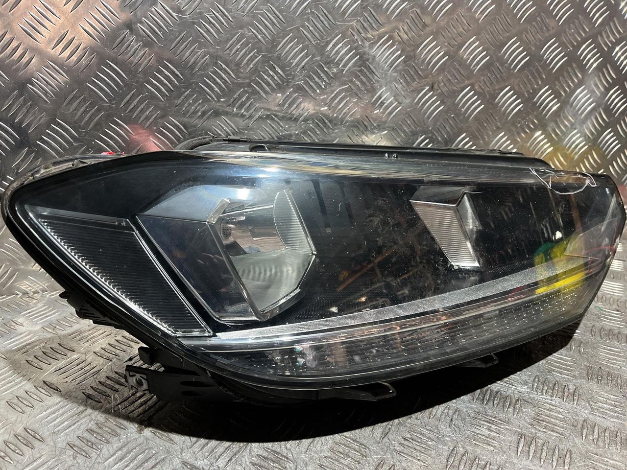 фара правая Volkswagen Touran 2 поколение 2016, 1.4 л., CZDA, бензин, АКПП, минивэн, 5TC941006A