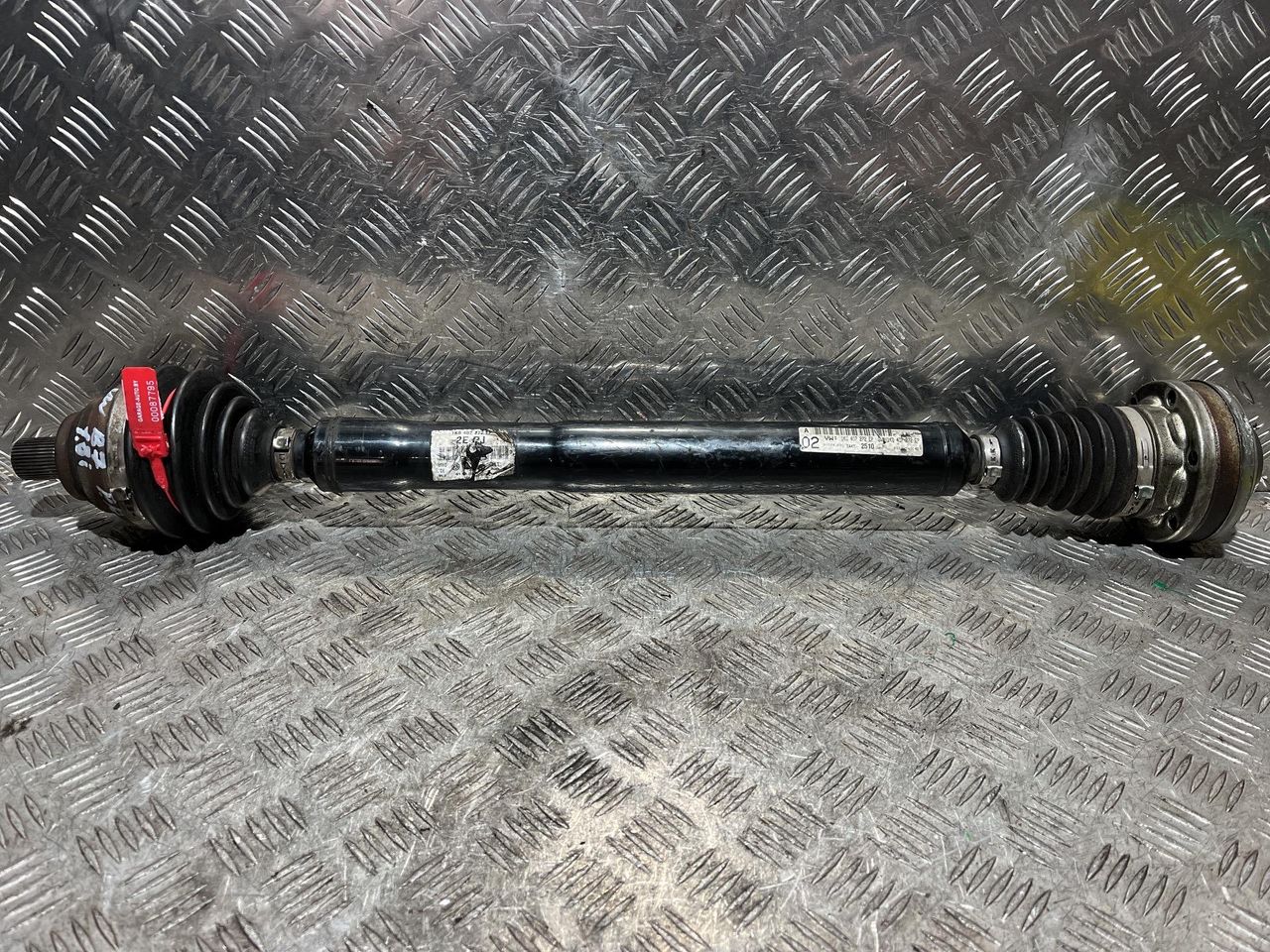 полуось передняя правая (приводной вал, ШРУС) Volkswagen Passat B7 2012, 1.8 л., CDAA, бензин, АКПП, седан, 1K0407272EP